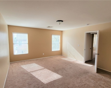 3177 Calamus Pointe Avenue - Photo Thumbnail 6