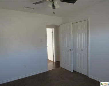 2407 Lago Trail - Photo Thumbnail 13