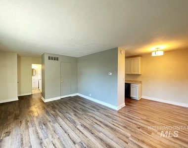 2705 W Agate Street - Photo Thumbnail 11