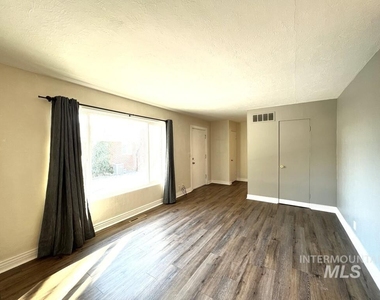 2705 W Agate Street - Photo Thumbnail 4