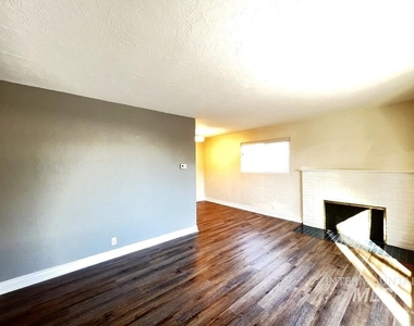 2705 W Agate Street - Photo Thumbnail 3