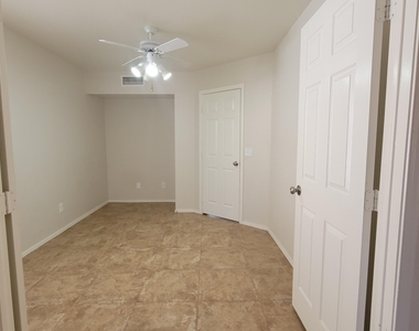 3410 W Baylor Lane - Photo Thumbnail 5