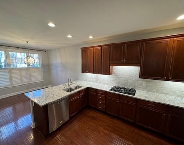 9135 White Eagle Court - Photo Thumbnail 12