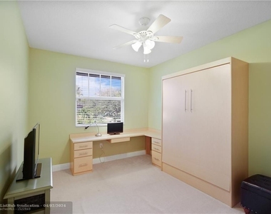 4080 W Palm Aire Dr, #2 - Photo Thumbnail 17