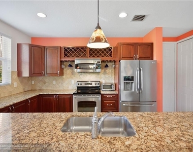 4080 W Palm Aire Dr, #2 - Photo Thumbnail 5