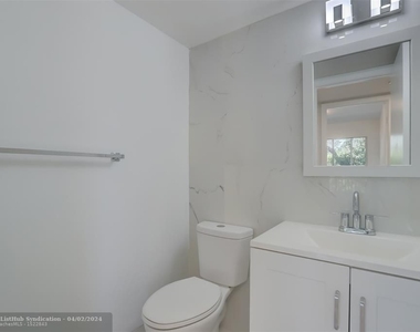 100 Sw 132nd Way - Photo Thumbnail 21