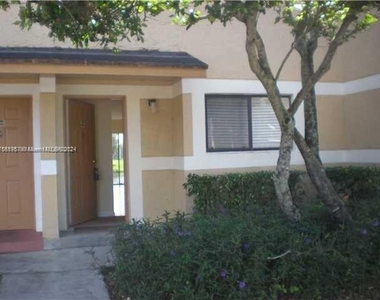 9482 S Palm Cir S - Photo Thumbnail 2