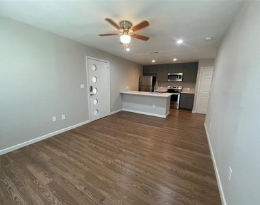 5520 Gaston Avenue - Photo Thumbnail 2