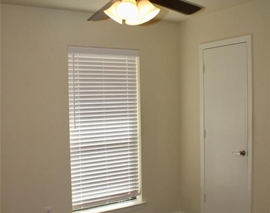 3009 Osceola Drive - Photo Thumbnail 9