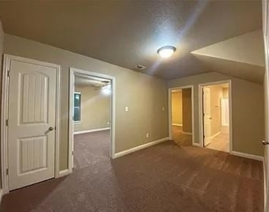 3037 Weave Court - Photo Thumbnail 13