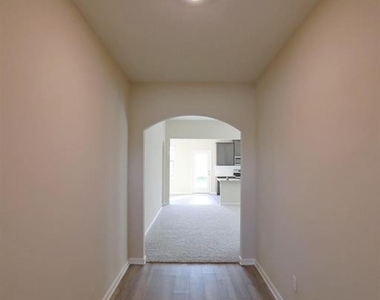 1706 Sandalwood Way - Photo Thumbnail 4