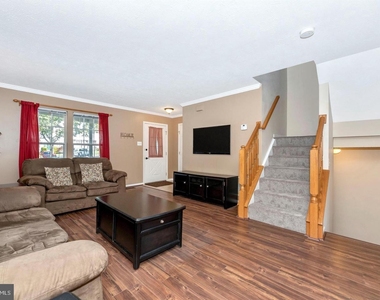 514 Hollyberry Way - Photo Thumbnail 7