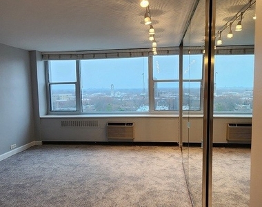 4250 N Marine Drive - Photo Thumbnail 3