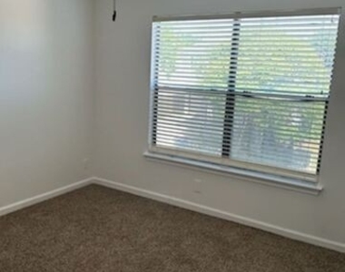 8903 Kenton Ct - Photo Thumbnail 10