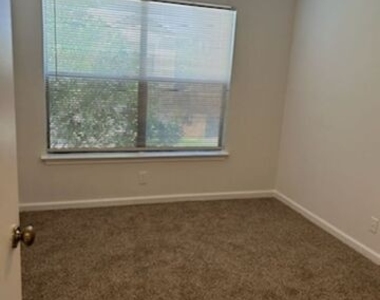 8903 Kenton Ct - Photo Thumbnail 9