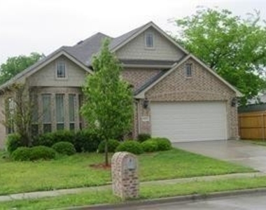 1012 Acacia Drive - Photo Thumbnail 0