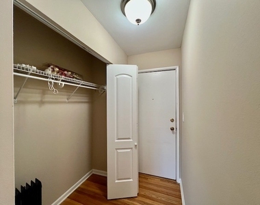 1415 W Lunt Avenue - Photo Thumbnail 13