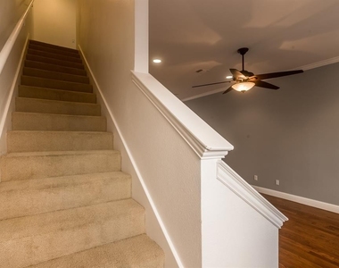 732 Skyline Bluff Court - Photo Thumbnail 15