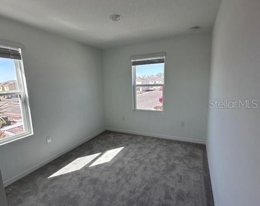 4840 Spangle Drive - Photo Thumbnail 9