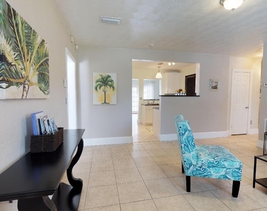 2225 Bougainvillea Street - Photo Thumbnail 17