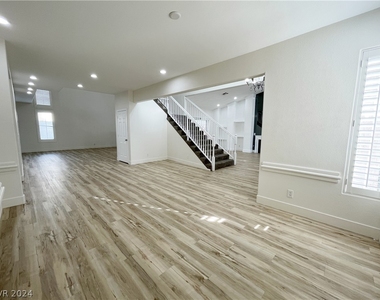 7732 Crenshaw Way - Photo Thumbnail 6