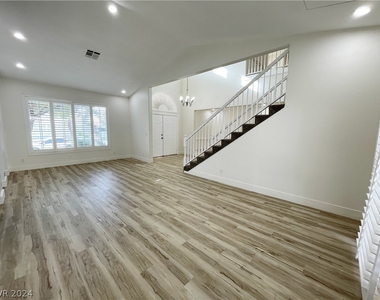 7732 Crenshaw Way - Photo Thumbnail 2