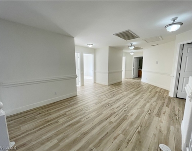 7732 Crenshaw Way - Photo Thumbnail 23