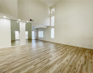 7732 Crenshaw Way - Photo Thumbnail 8