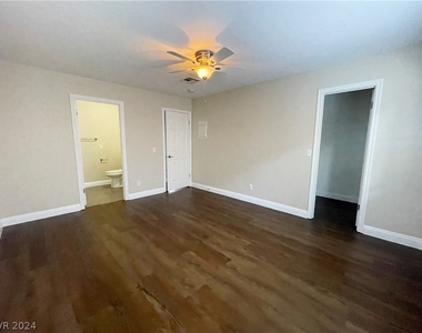 5576 W Rochele Avenue - Photo Thumbnail 18