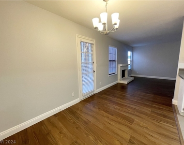 5576 W Rochelle Avenue - Photo Thumbnail 8