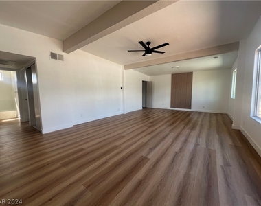 3677 Waikiki Avenue - Photo Thumbnail 5