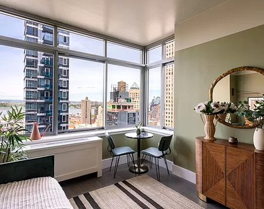 271 West 47th Street - Photo Thumbnail 5