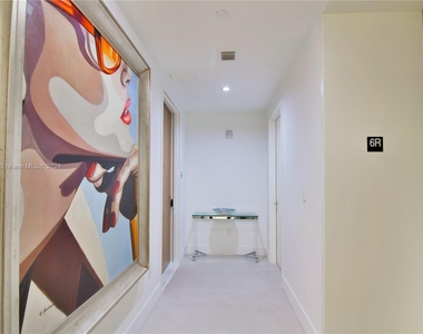 10201 Collins Ave - Photo Thumbnail 2