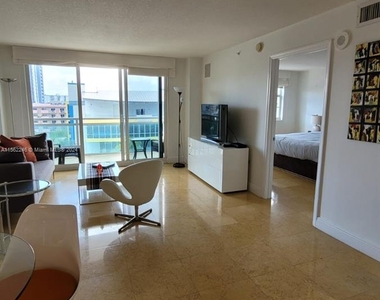 6917 Collins Ave - Photo Thumbnail 3