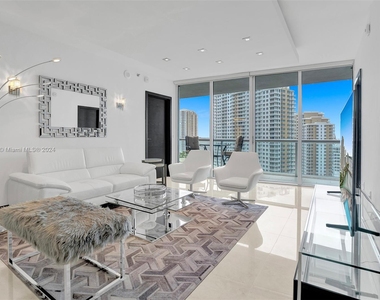 465 Brickell Ave - Photo Thumbnail 6