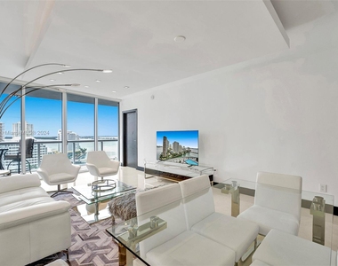 465 Brickell Ave - Photo Thumbnail 5