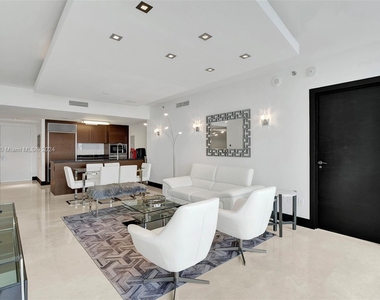 465 Brickell Ave - Photo Thumbnail 8