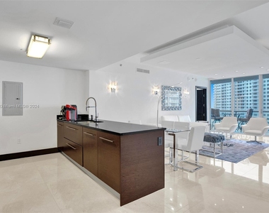 465 Brickell Ave - Photo Thumbnail 16