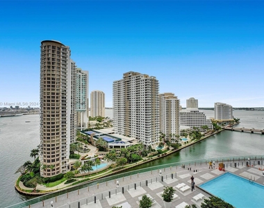 465 Brickell Ave - Photo Thumbnail 1