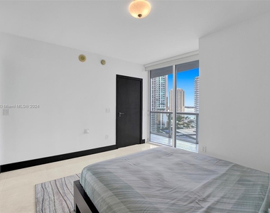 465 Brickell Ave - Photo Thumbnail 32