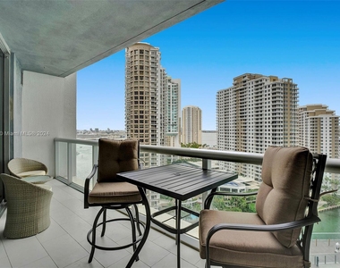 465 Brickell Ave - Photo Thumbnail 38