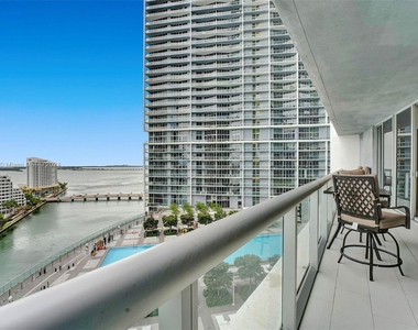 465 Brickell Ave - Photo Thumbnail 2