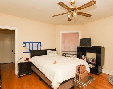 5534 N. Artesian, Unit 4 - Photo Thumbnail 11