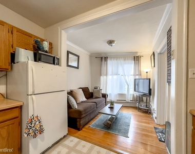 4226 N. Clark, Unit 5 - Photo Thumbnail 4