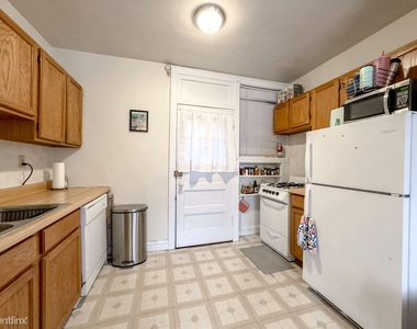 4226 N. Clark, Unit 5 - Photo Thumbnail 1