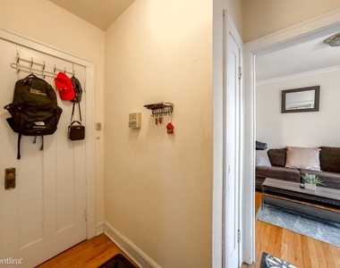 4226 N. Clark, Unit 8 - Photo Thumbnail 13