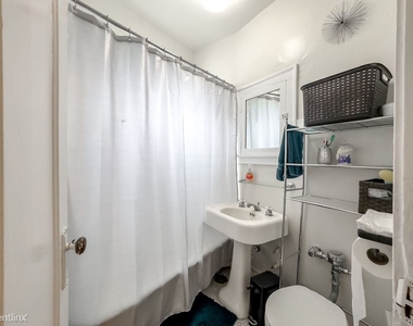 4226 N. Clark, Unit 8 - Photo Thumbnail 12