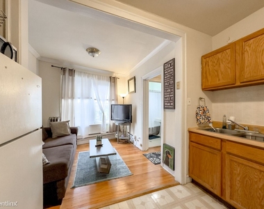 4226 N. Clark, Unit 8 - Photo Thumbnail 3