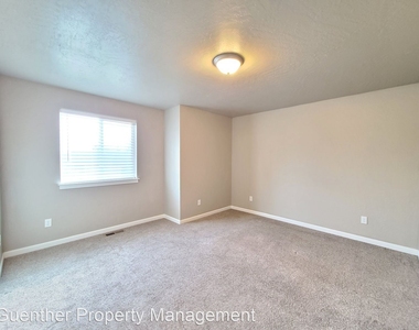 4315-4317 Centennial Ln - Photo Thumbnail 13