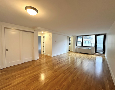 330 West 58th Street - Photo Thumbnail 2